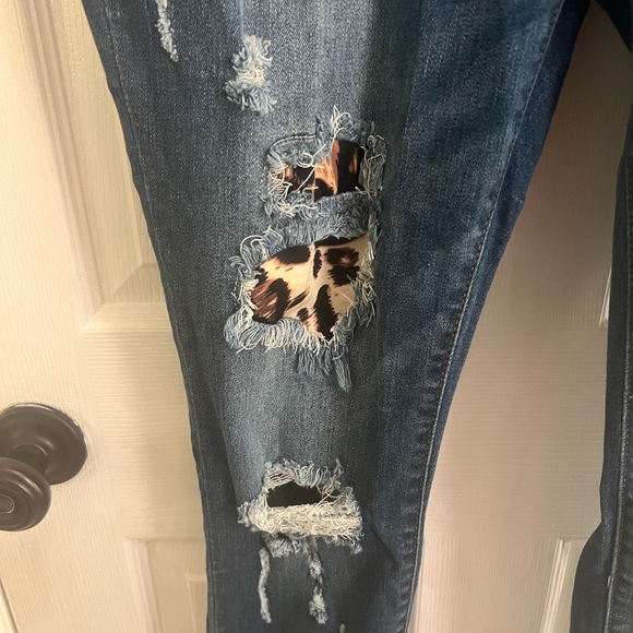 Judy Blue Skinny Jeans Distressed Leopard Patch Women's Size 15/32 - Picture 3 of 5